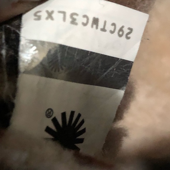 UGG Boots - Picture 6 of 7